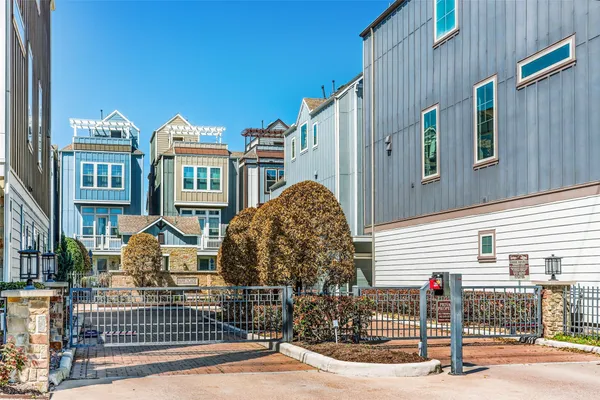 $3,350 | 726 North Shepherd Drive, Houston, TX 77007