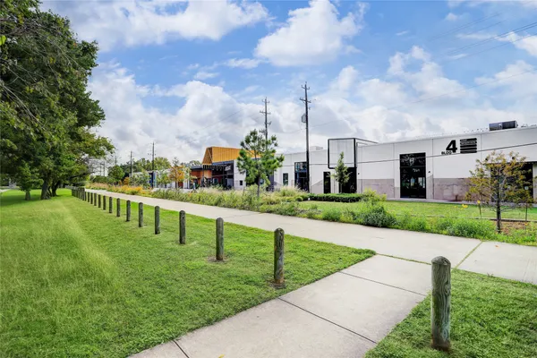 $3,350 | 726 North Shepherd Drive, Houston, TX 77007