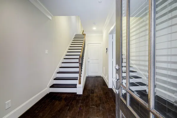 $3,350 | 726 North Shepherd Drive, Houston, TX 77007