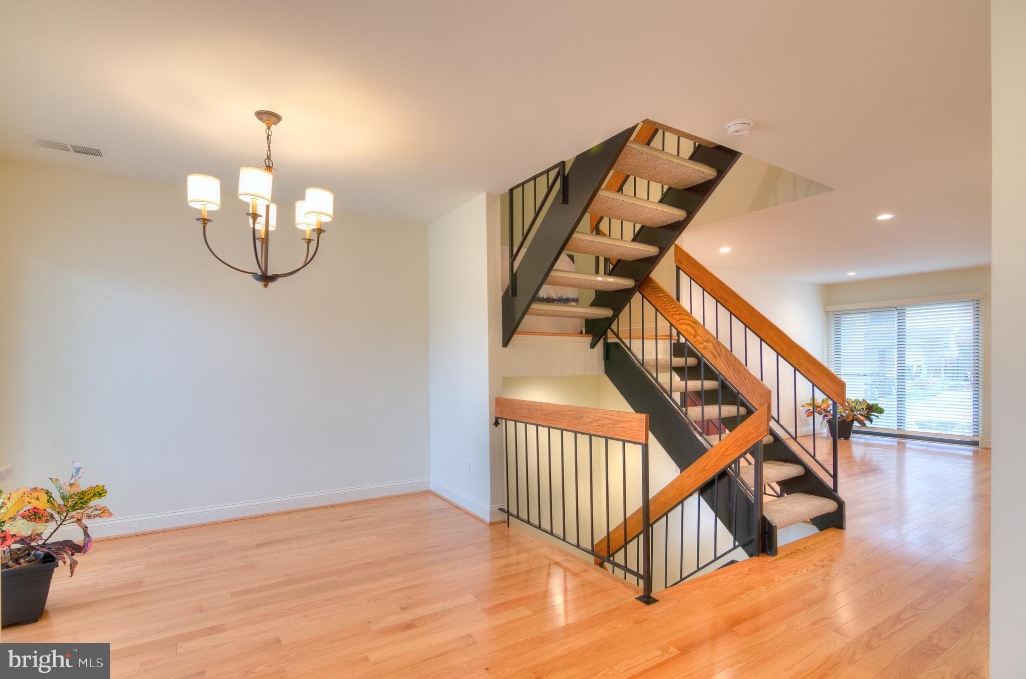 12127 Captiva Court Reston, VA 20191 - Photo 14 of 32 dining