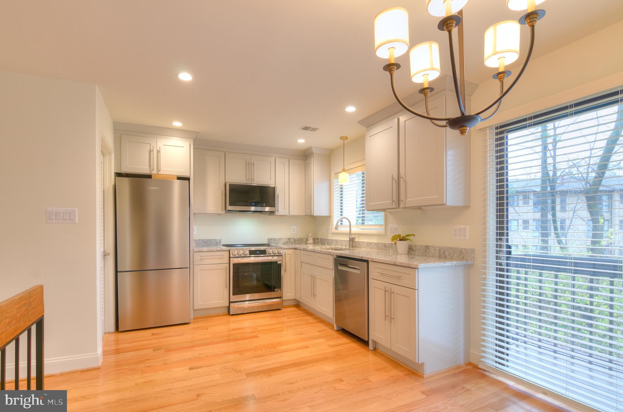 12127 Captiva Court Reston, VA 20191 - Photo 16 of 32 kitchen