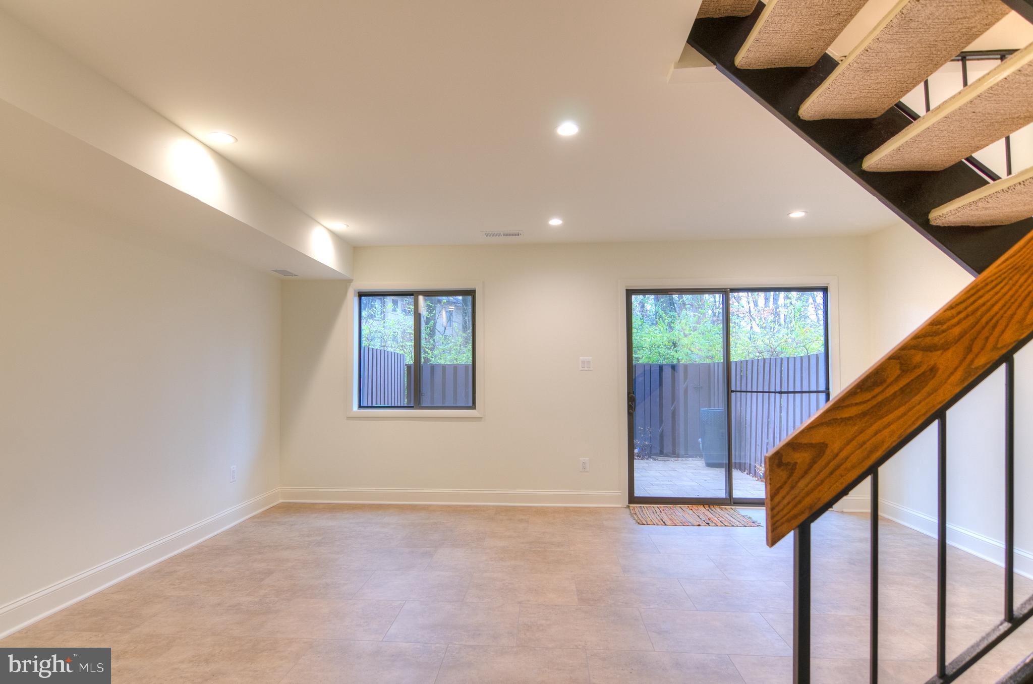 12127 Captiva Court Reston, VA 20191 - Photo 6 of 32 basement living room