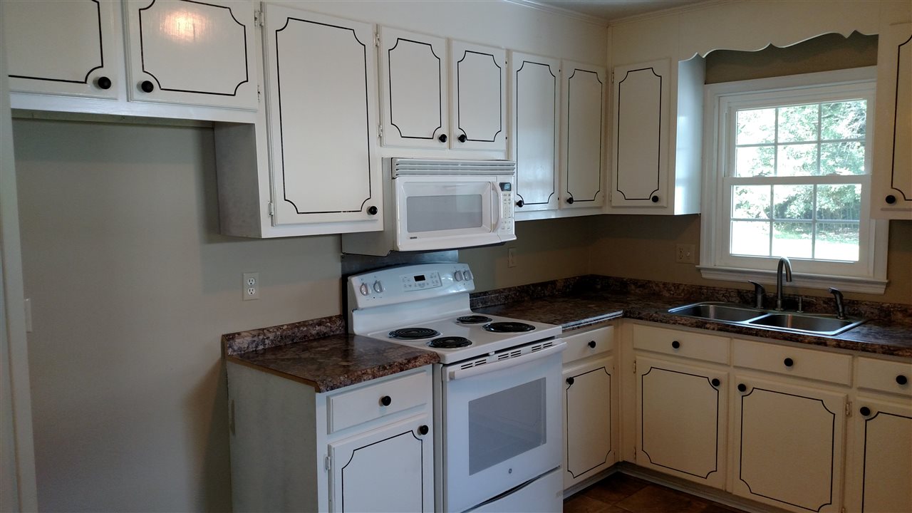 1425 Goodjoin Road Campobello, SC 29322 - Photo 4 of 17