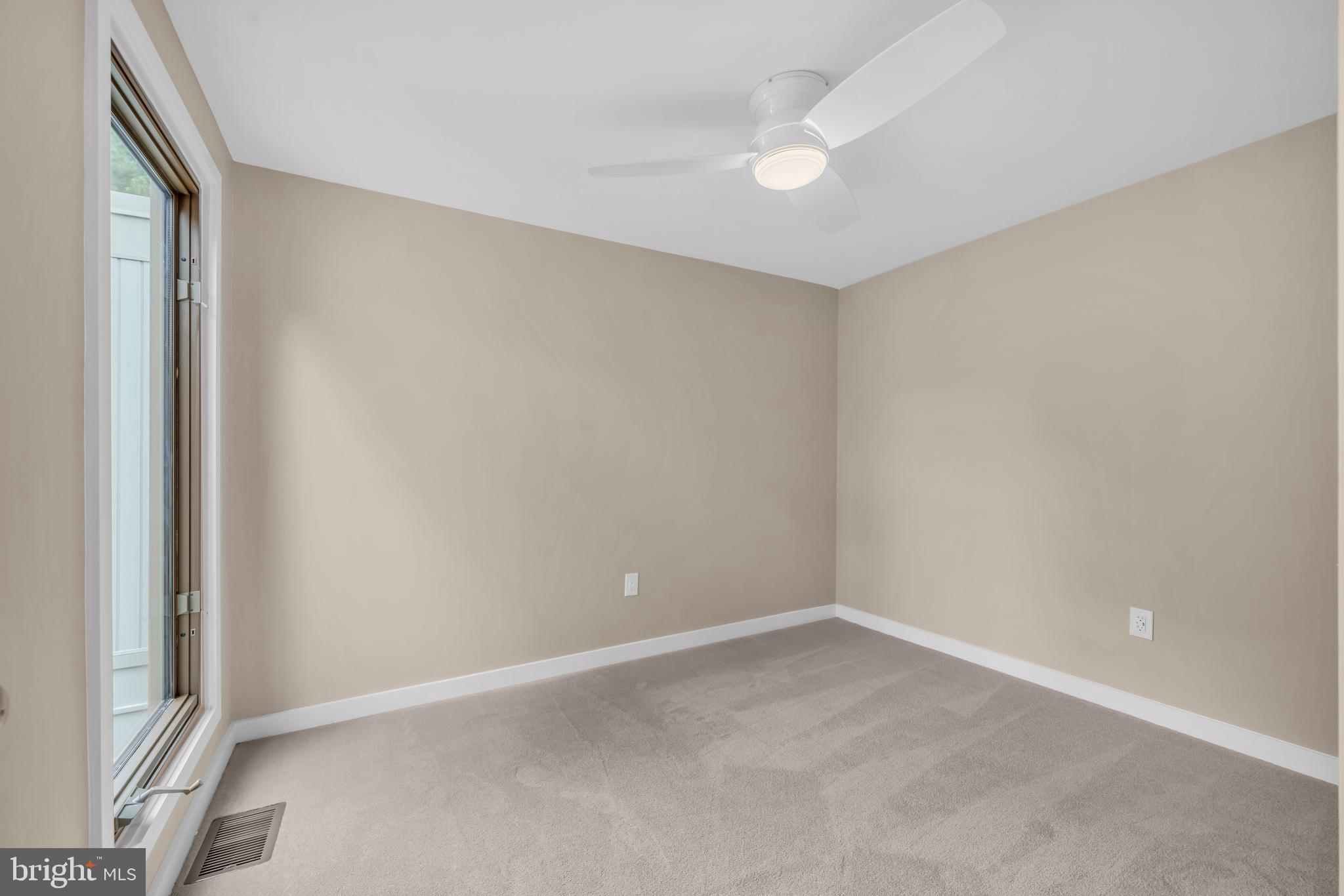 1806 North Shore Court Reston, VA 20190 - Photo 31 of 58 Bedroom 2 of 3 upstairs
