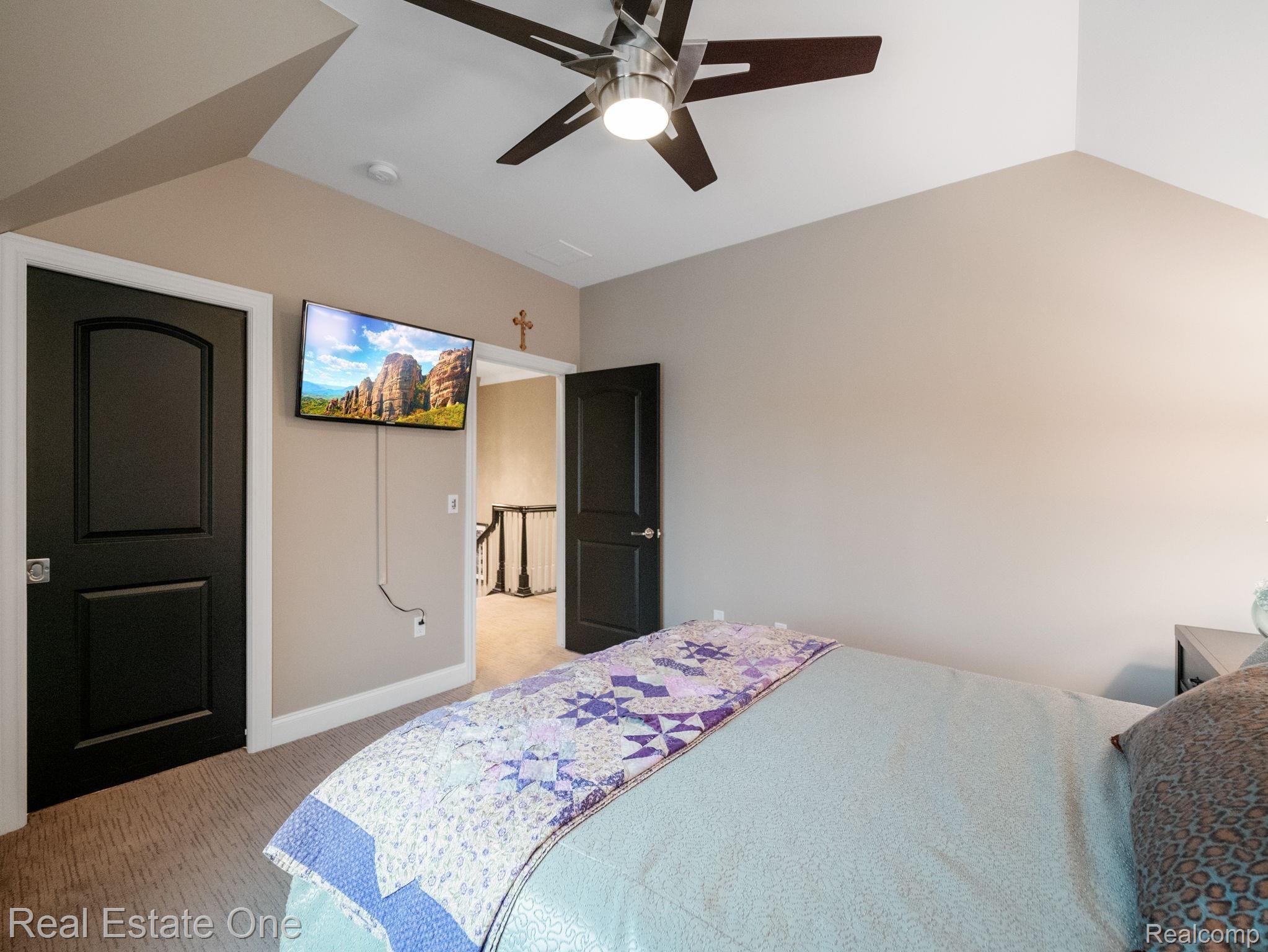 303 Wilcox Street Rochester, MI 48307 - Photo 36 of 55 33.jpg