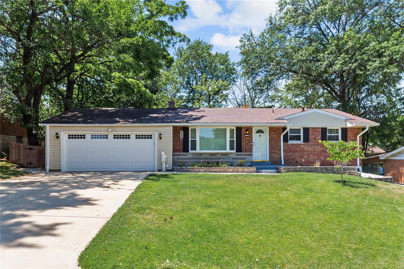 2329 Ritter Drive St. Louis, MO 63114 - Photo 1 of 25 Gallery Image 1