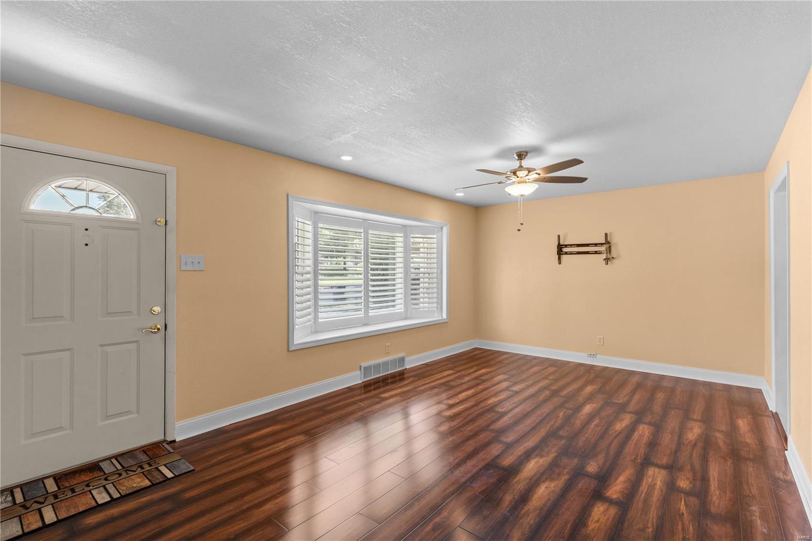 2329 Ritter Drive St. Louis, MO 63114 - Photo 3 of 25 Gallery Image 3