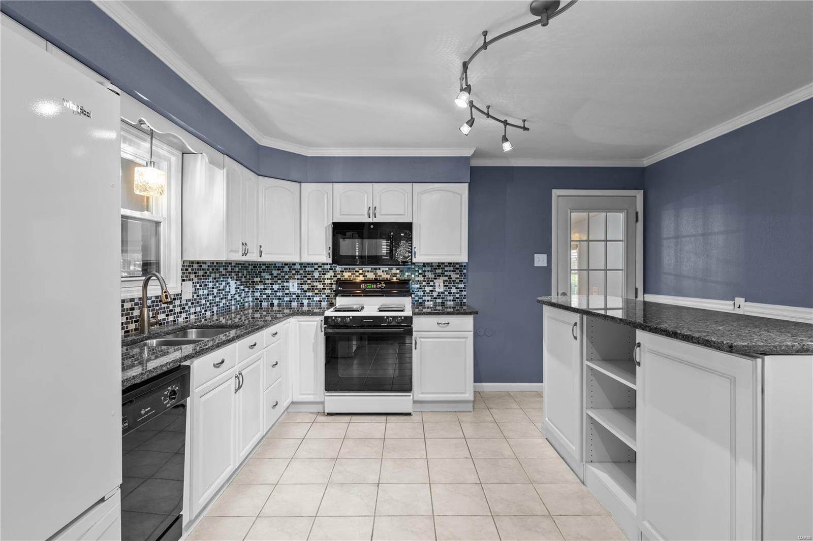 2329 Ritter Drive St. Louis, MO 63114 - Photo 5 of 25 Gallery Image 5