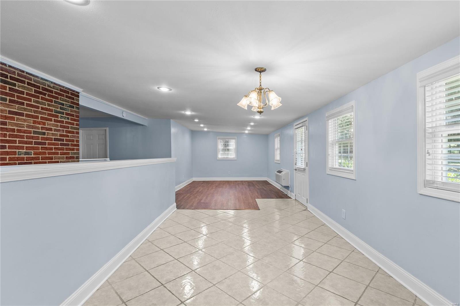 2329 Ritter Drive St. Louis, MO 63114 - Photo 9 of 25 Gallery Image 9