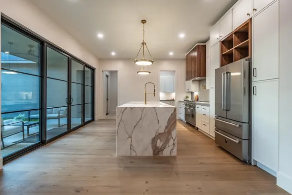 $1,349,900 | 309 Avenue Of Oaks Street, Houston, TX 77009