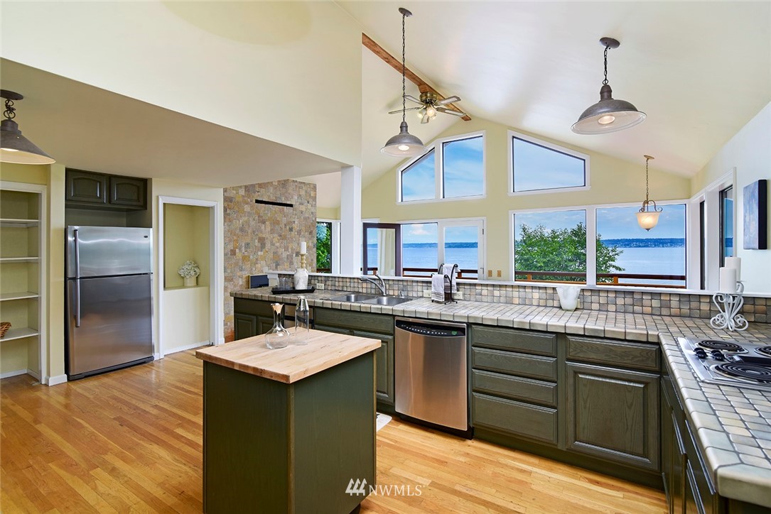 23358 Jefferson Point Road Northeast Kingston, WA 98346 - Photo 9 of 25 Gallery Image 9