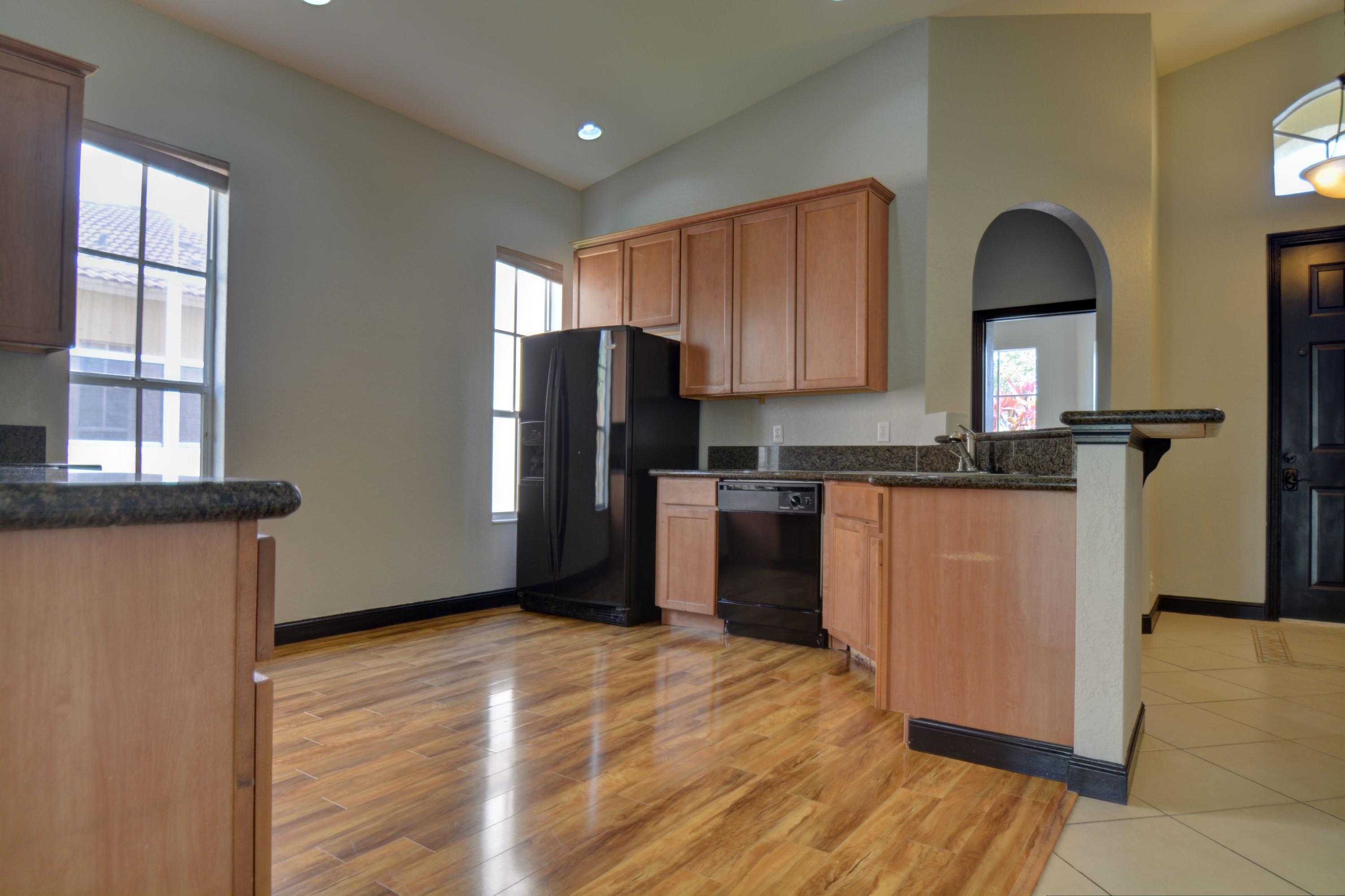5721 Spanish River Road Fort Pierce, FL 34951 - Photo 4 of 29 Kitchen refrigerator - dishwasher
