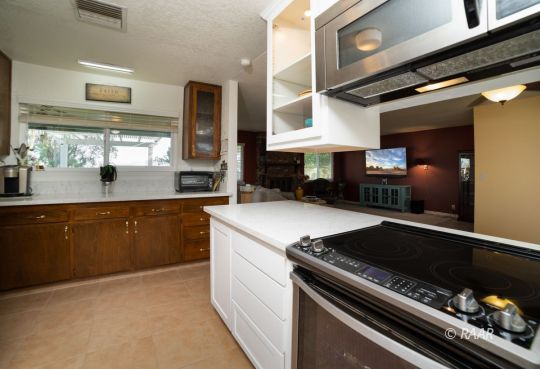 4617 West Ridgecrest Boulevard Ridgecrest, CA 93555 - Photo 9 of 33 a kitchen with a stove and a sink