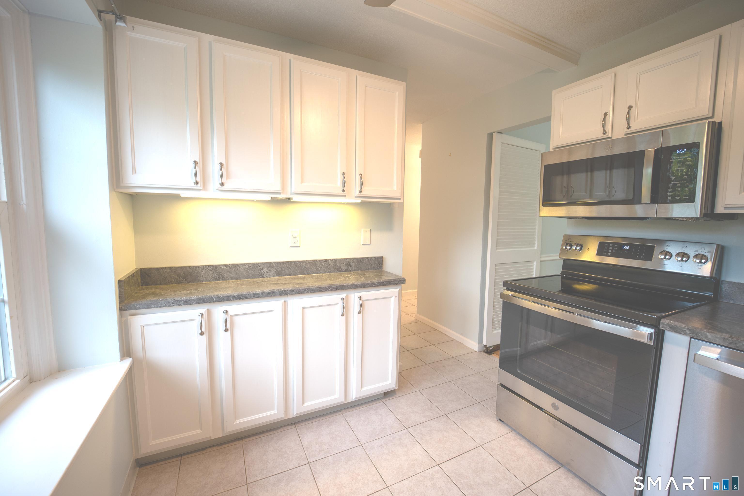 24 Tapping Reeve Village, Unit 24 Litchfield, CT 06759 - Photo 6 of 32