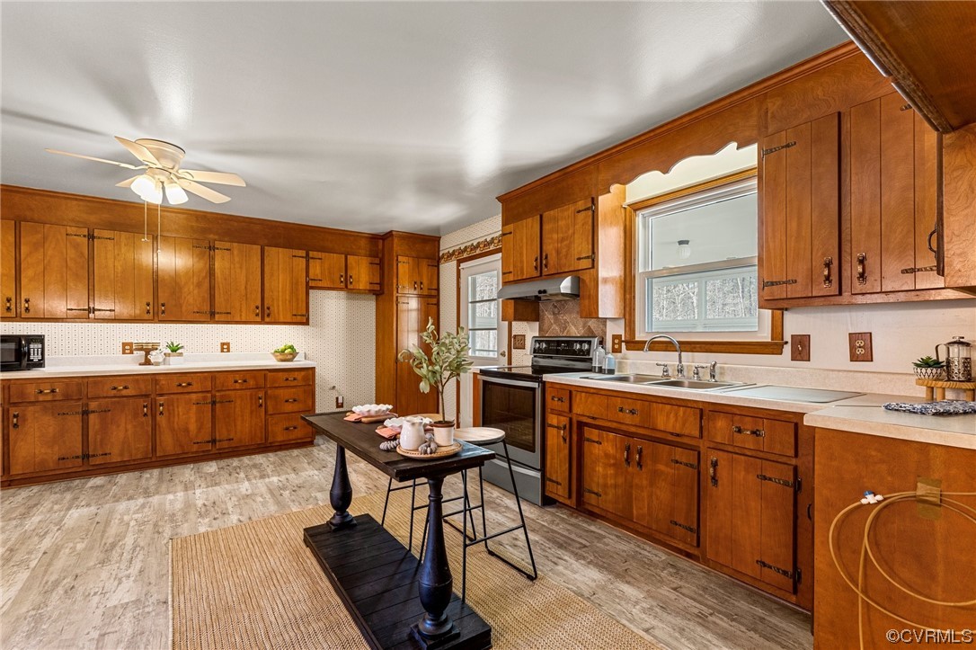 17543 Le Master Road Petersburg, VA 23803 - Photo 11 of 49 a kitchen with a sink a stove a table and chairs in it