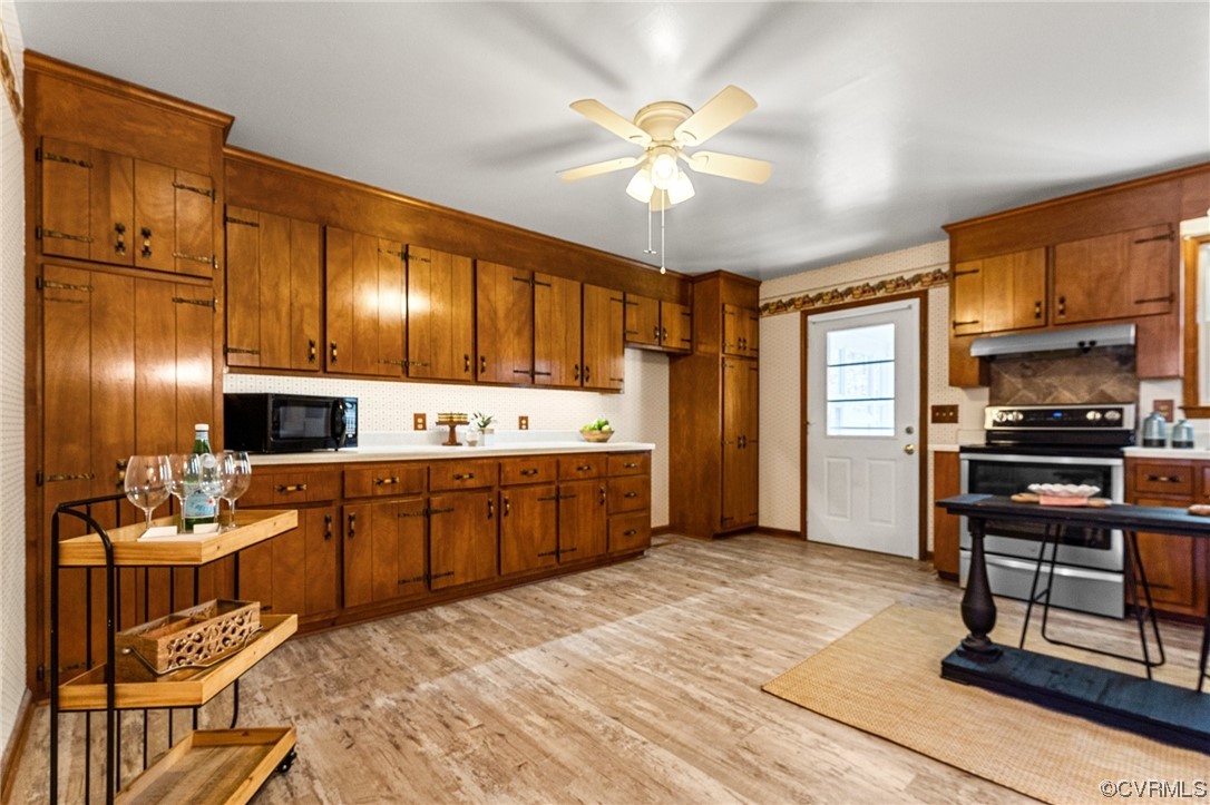 17543 Le Master Road Petersburg, VA 23803 - Photo 15 of 49 a kitchen with a refrigerator cabinets and furniture