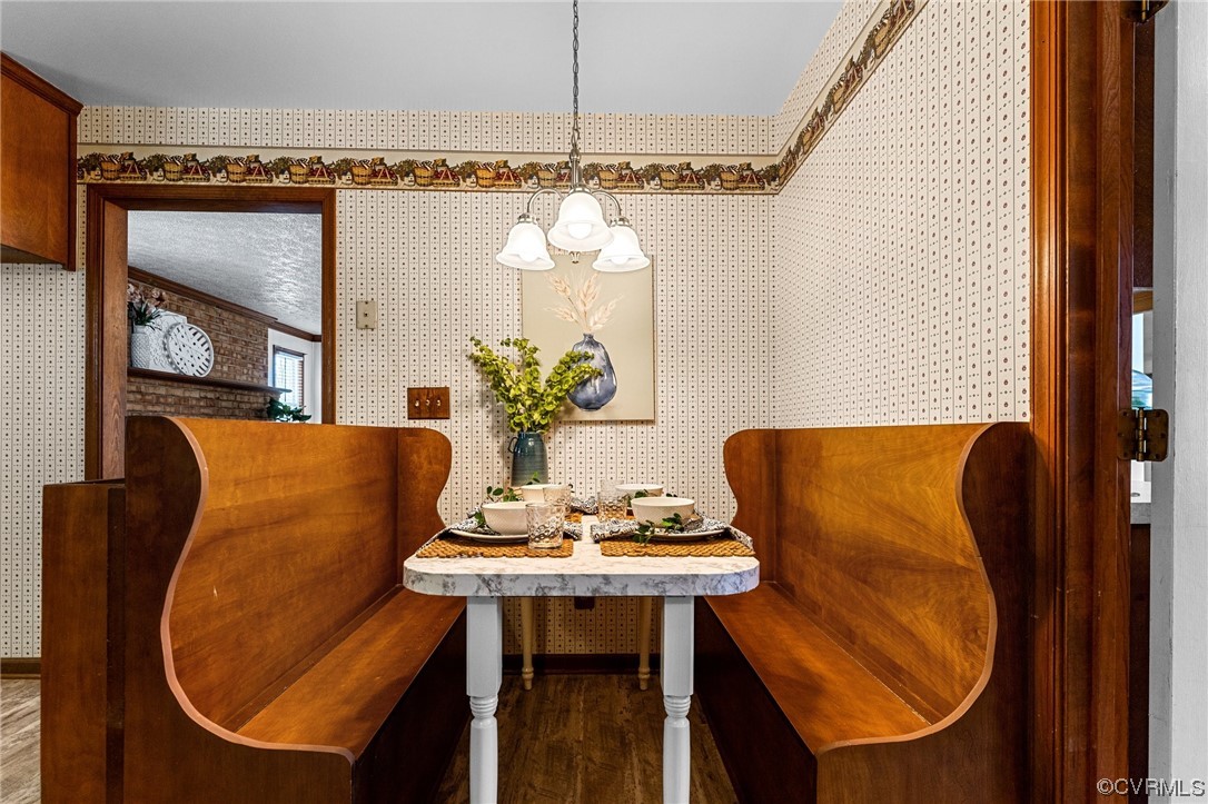 17543 Le Master Road Petersburg, VA 23803 - Photo 17 of 49 a dining room with furniture and window
