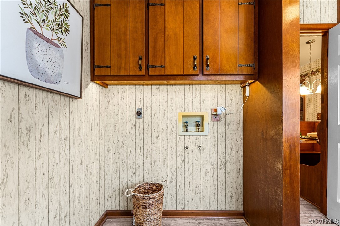 17543 Le Master Road Petersburg, VA 23803 - Photo 19 of 49 a bathroom with a shower curtain