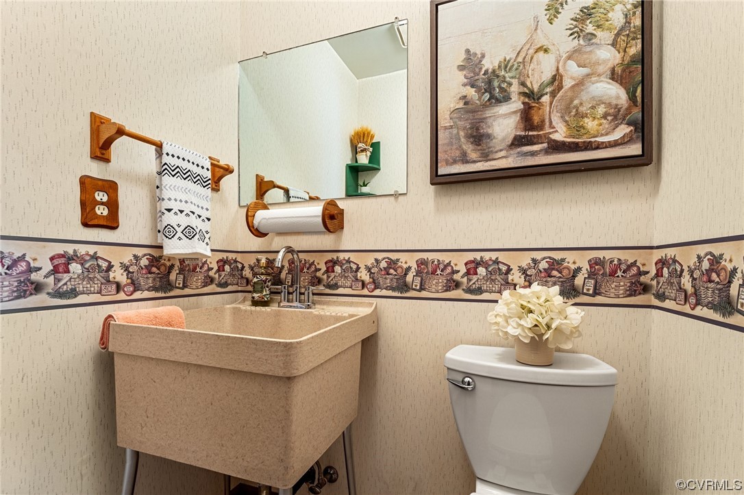 17543 Le Master Road Petersburg, VA 23803 - Photo 20 of 49 a bathroom with a sink and a mirror