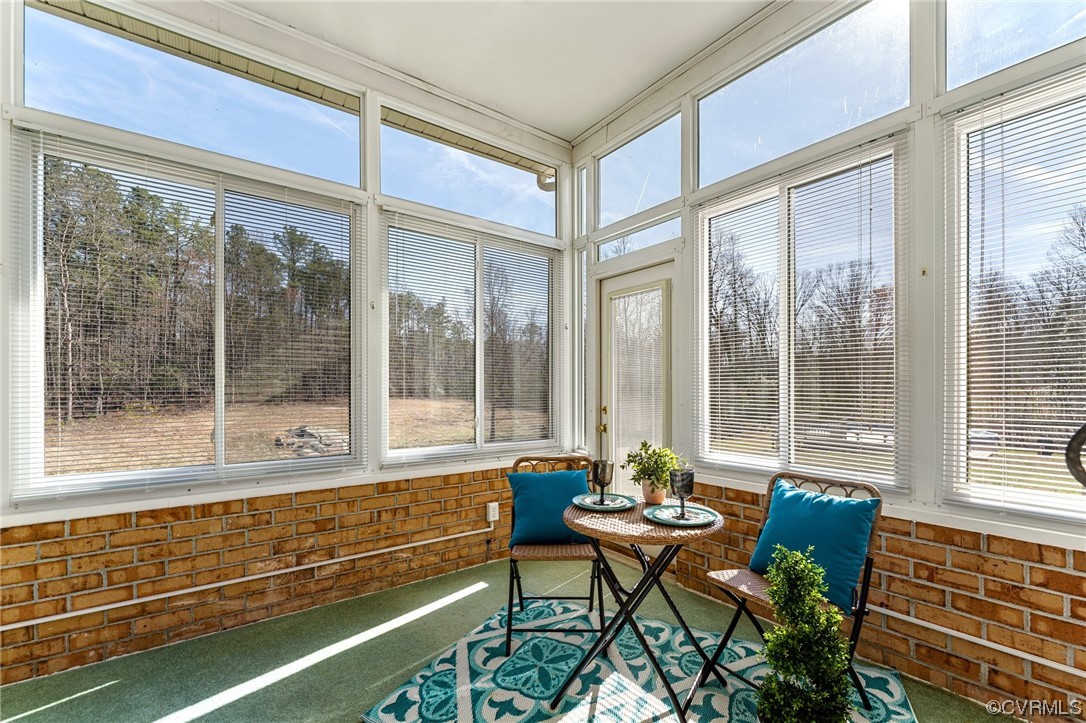 17543 Le Master Road Petersburg, VA 23803 - Photo 35 of 49 a living room with furniture and a window