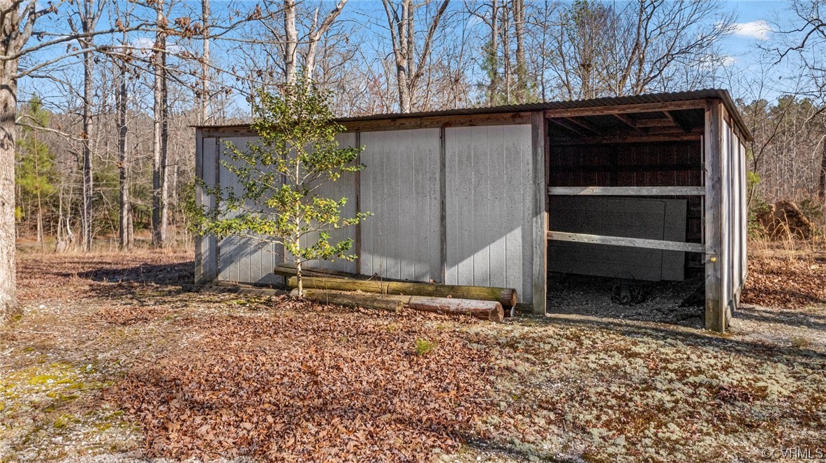 17543 Le Master Road Petersburg, VA 23803 - Photo 48 of 49 a backyard of a house