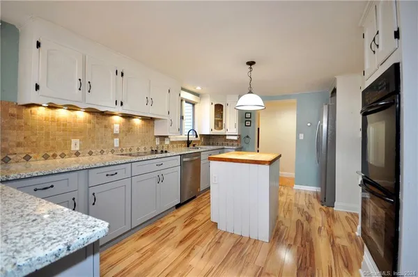 $275,000 | 45 Barkhamsted Road, Granby, CT 06090