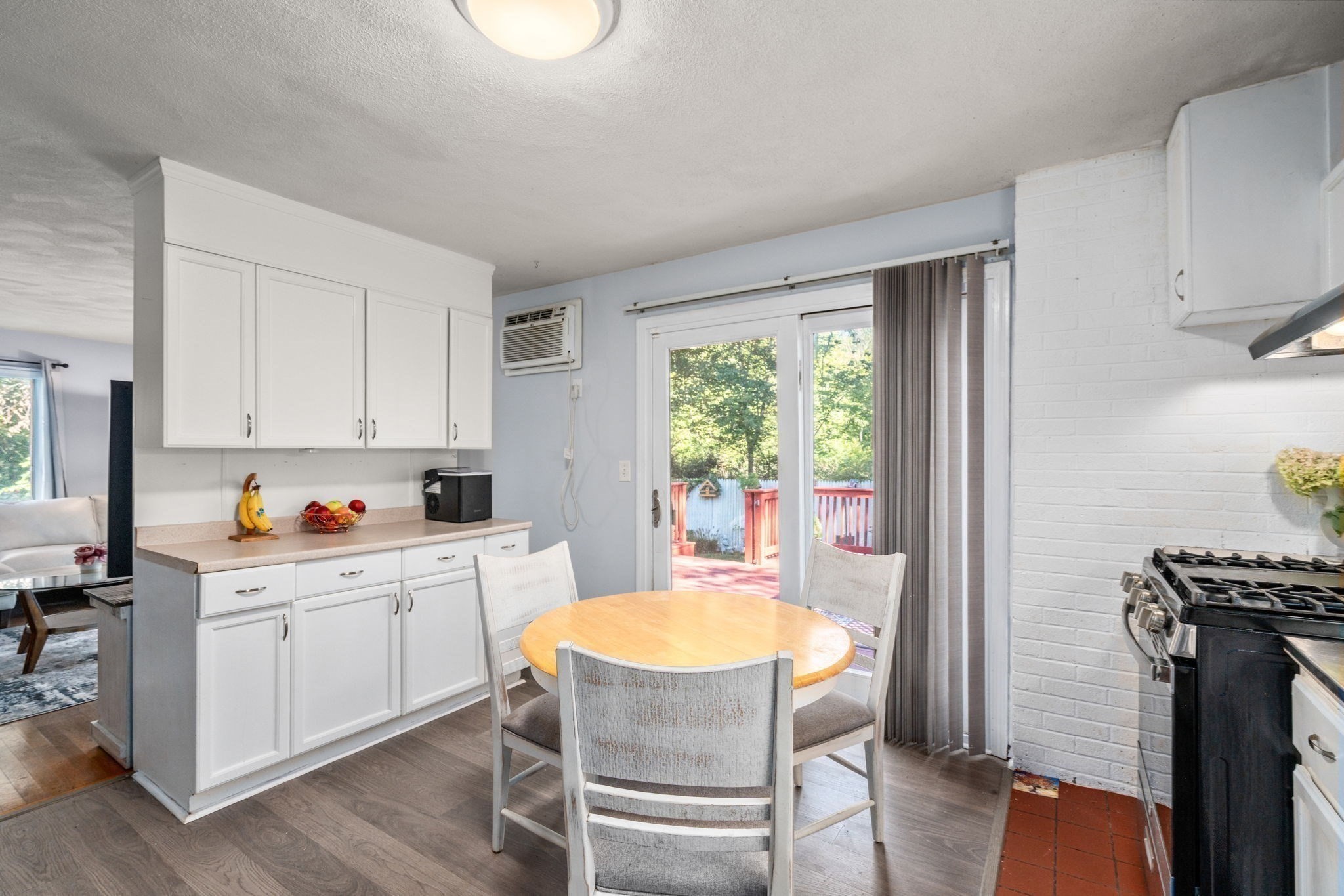 33 Plant Road Waltham, MA 02451 - Photo 6 of 41 Gallery Image 6