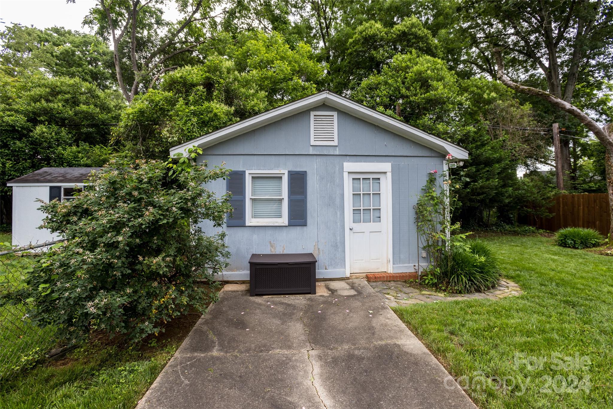1624 Club Road Charlotte, NC 28205 - Photo 23 of 23 a front view of house with yard and green space