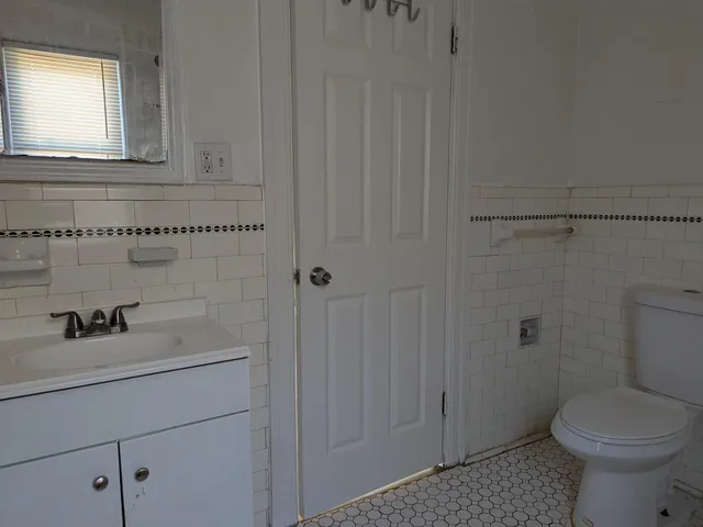 $1,895 | 17142 San Juan Drive, Detroit, MI 48221