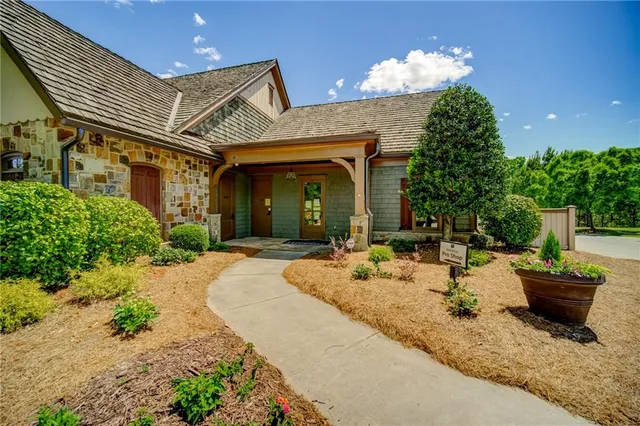 $800,000 | 118 Lakeview Circle, Waleska, GA 30183