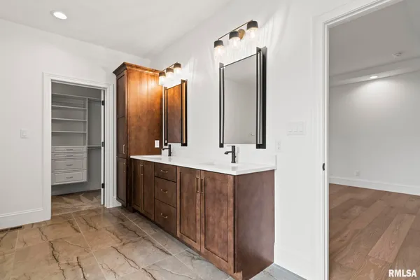 $1,060,000 | 1807 Willow Bend Street, Chatham, IL 62629