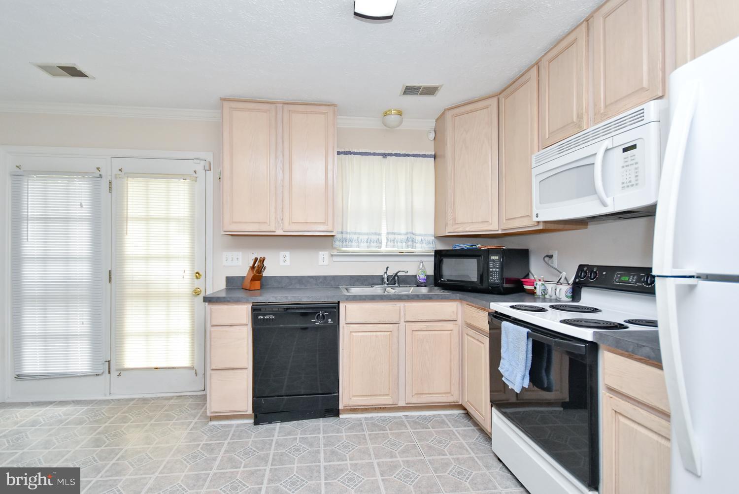 212 Biddle Road Accokeek, MD 20607 - Photo 5 of 22 Kitchen