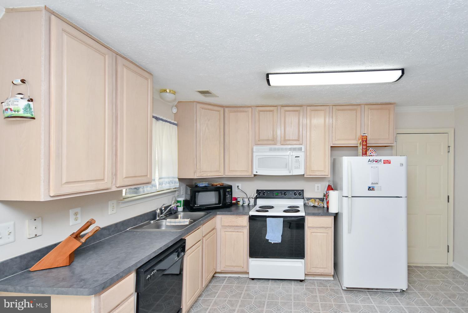 212 Biddle Road Accokeek, MD 20607 - Photo 8 of 22 Kitchen