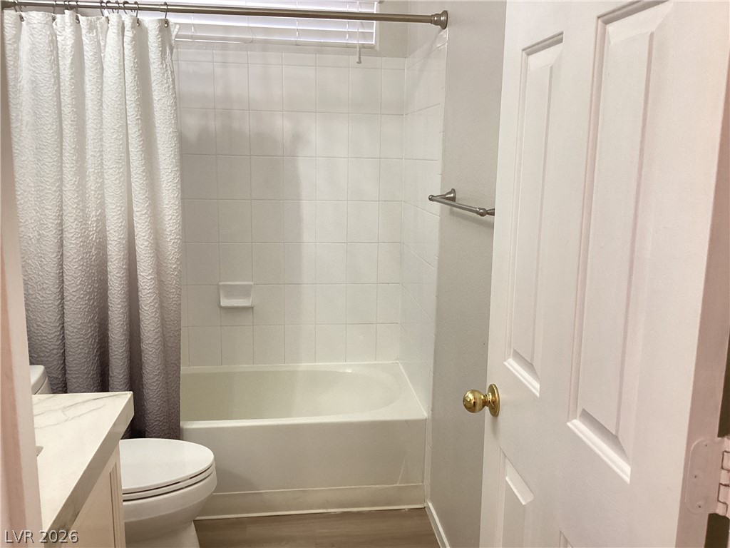 2135 Hidden Ranch Terrace Henderson, NV 89052 - Photo 13 of 27 A well-appointed bathroom offers a clean tub, shower, and easy-care vanity.