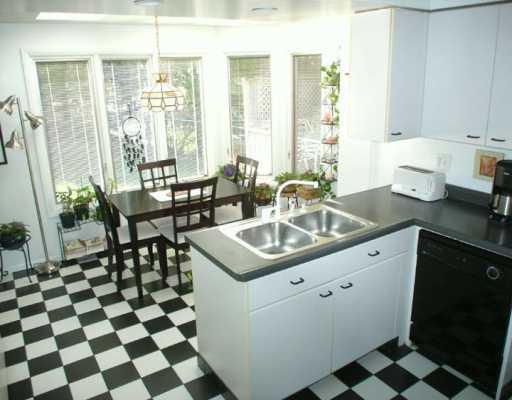 65 Oregon Trail Mt. Lebanon, PA 15234 - Photo 4 of 8 Kitchen.