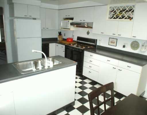 65 Oregon Trail Mt. Lebanon, PA 15234 - Photo 5 of 8 Kitchen.