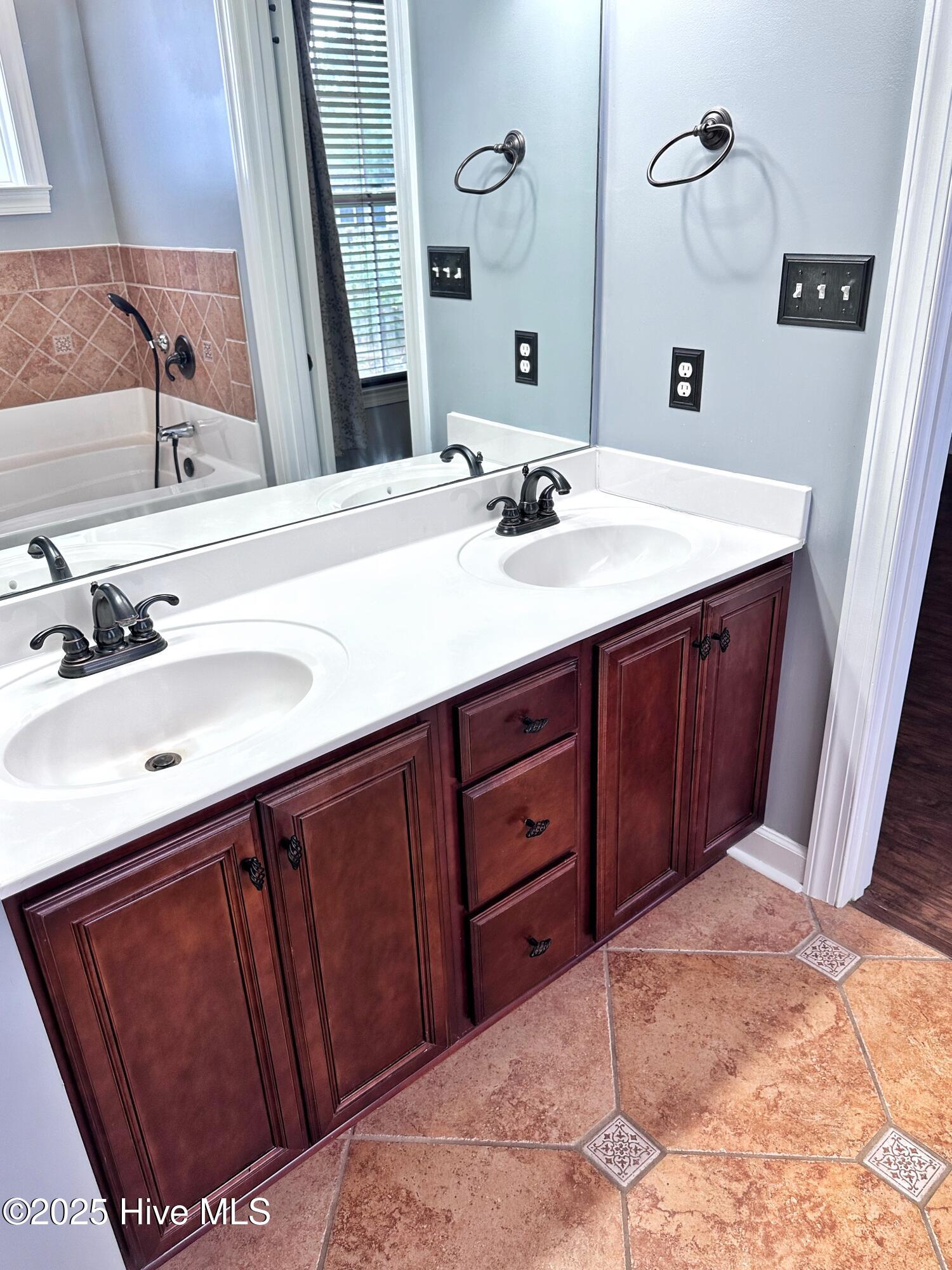 300 Walkens Woods Lane Jacksonville, NC 28546 - Photo 14 of 22 Mstrbath(3)