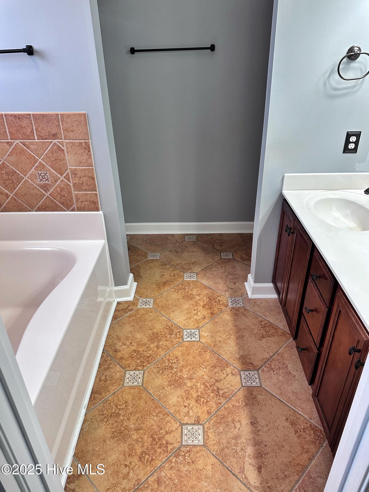 300 Walkens Woods Lane Jacksonville, NC 28546 - Photo 15 of 22 Mstrbath