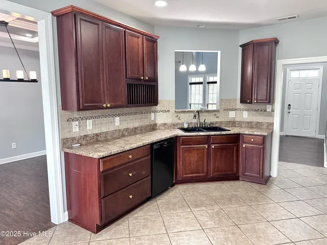 $2,225 | 300 Walkens Woods Lane, Jacksonville, NC 28546