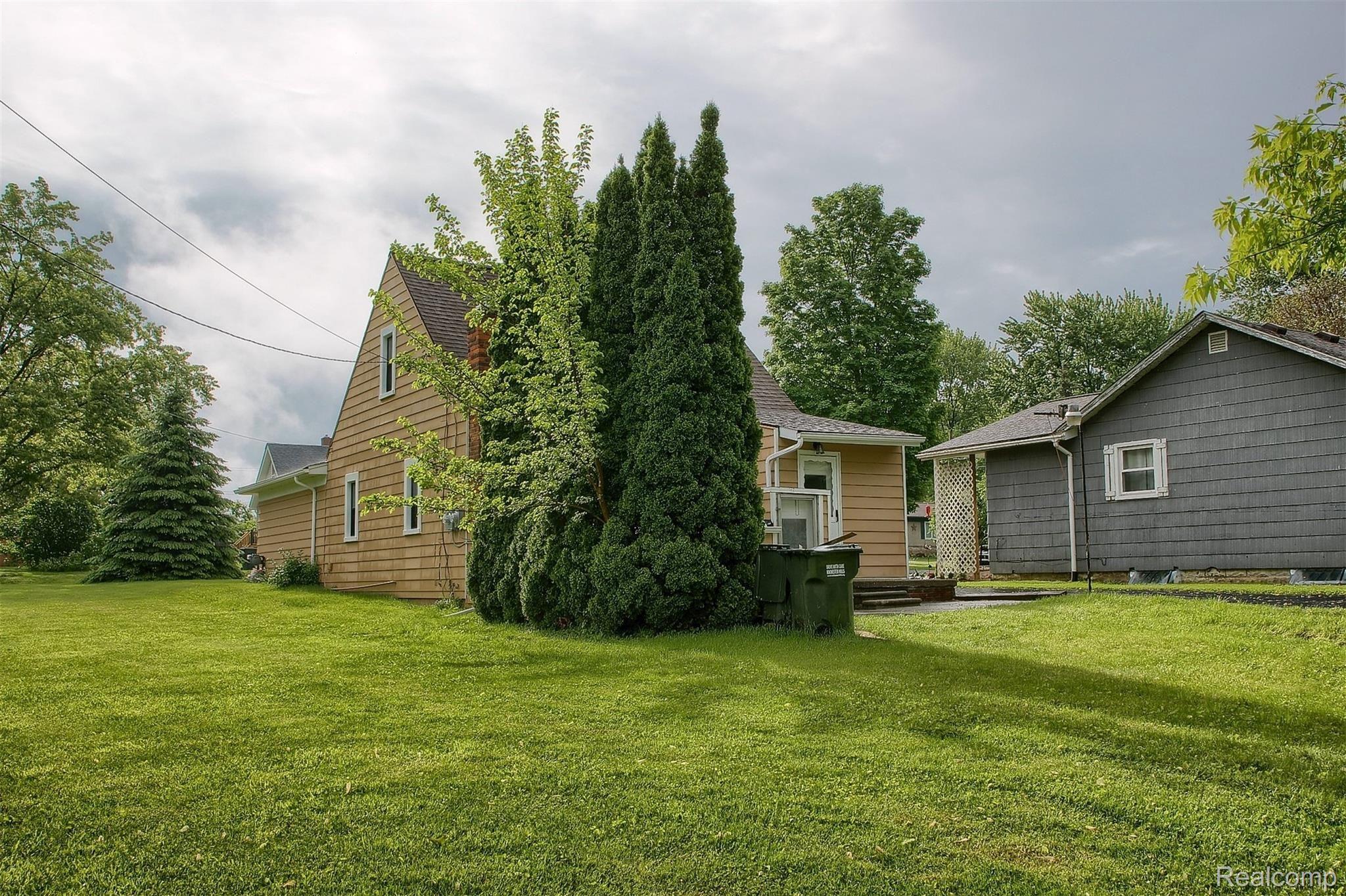 3892 Alida Avenue Rochester, MI 48309 - Photo 26 of 27 26-Rear 3rd View.jpg