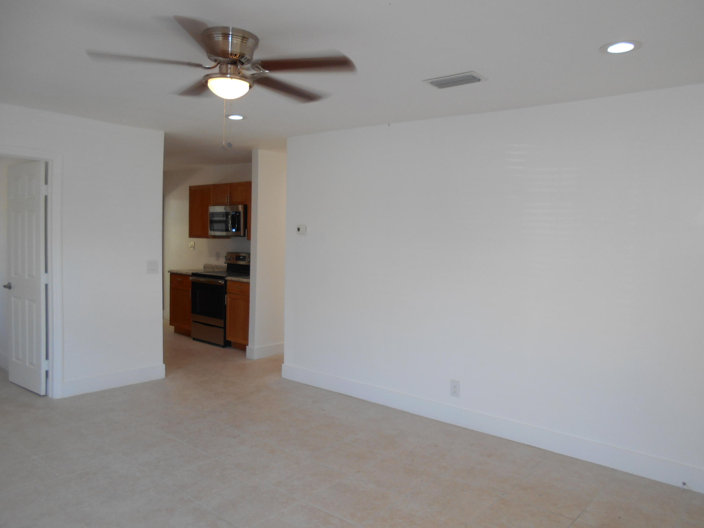 6811 3rd Street Jupiter, FL 33458 - Photo 4 of 25 DSCN0610