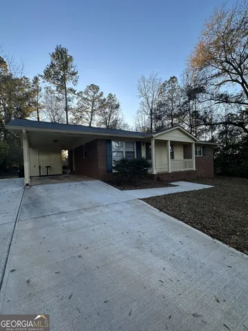 a view of a house with a yard and garage