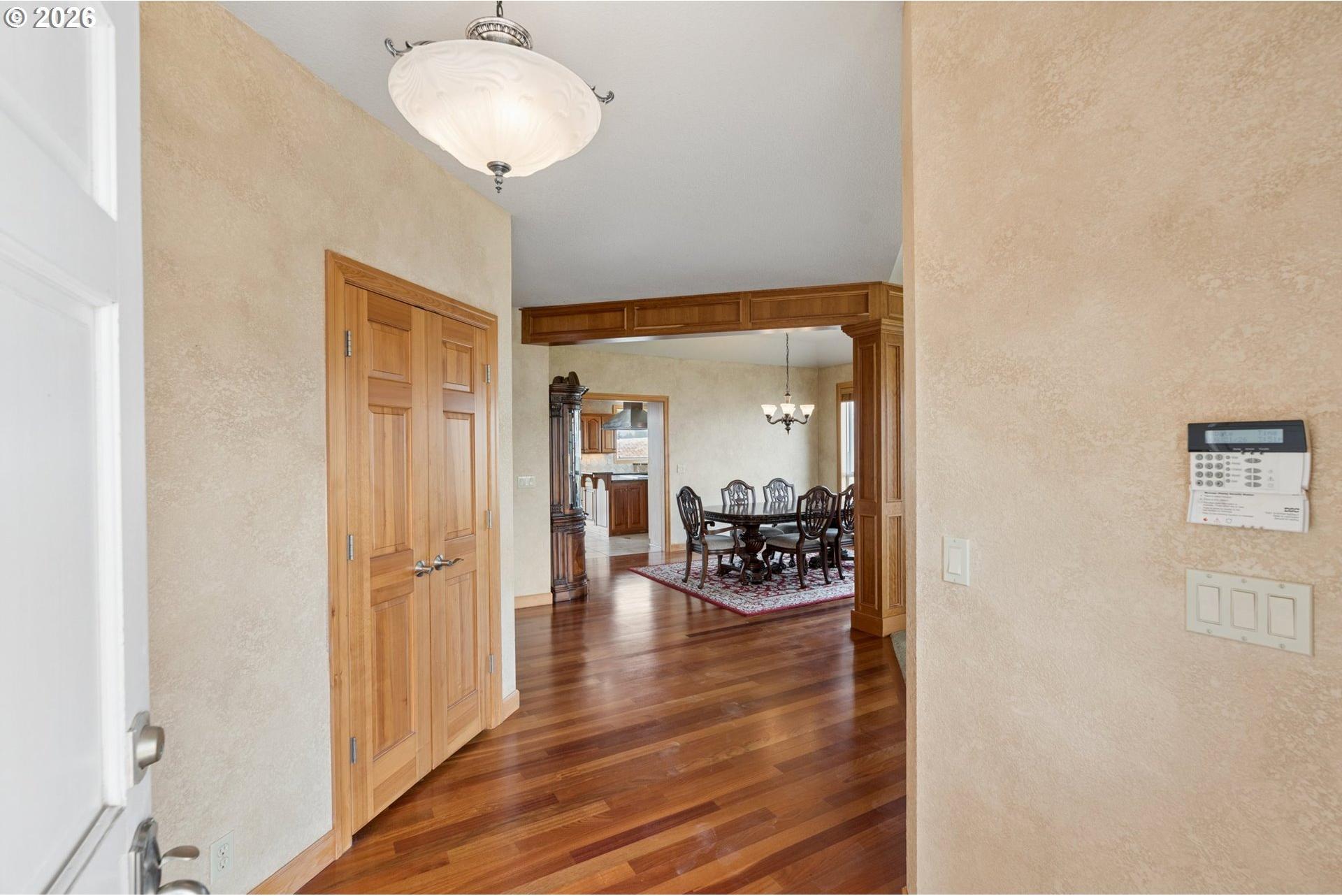 9903 South Kraxberger Road Canby, OR 97013 - Photo 4 of 46 Entrance/Foyer