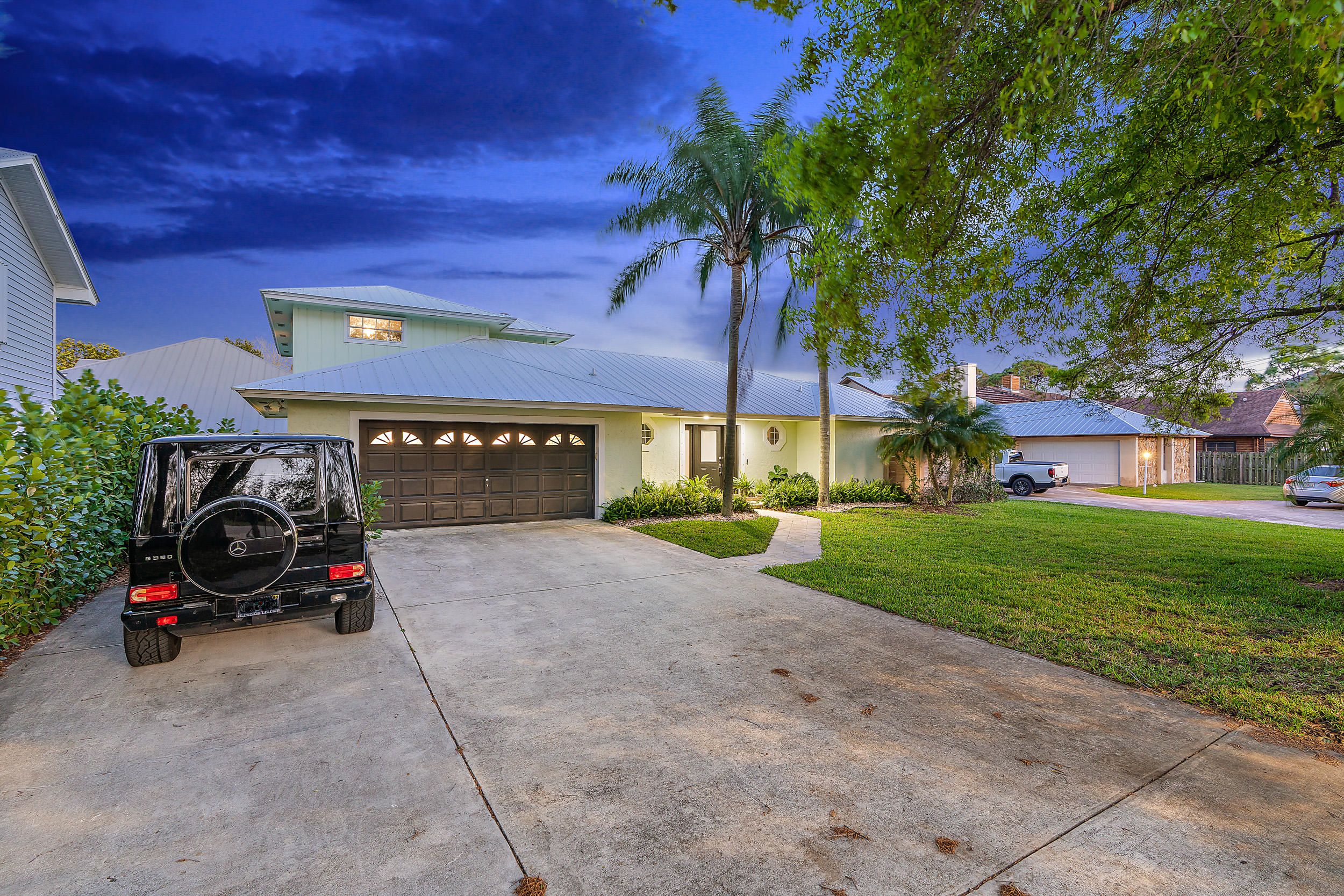 18965 Southeast County Line Road Tequesta, FL 33469 - Photo 3 of 39 18965 SE County Line Rd-33