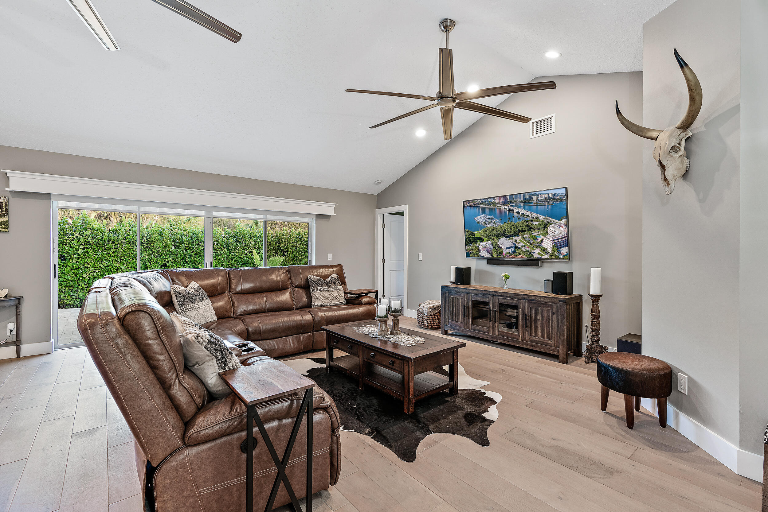 18965 Southeast County Line Road Tequesta, FL 33469 - Photo 8 of 39 18965 SE County Line Rd-10