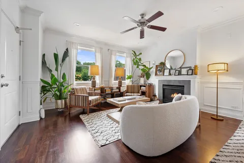 $825,000 | 2219 North Campbell Avenue, Unit 1N, Chicago, IL 60647