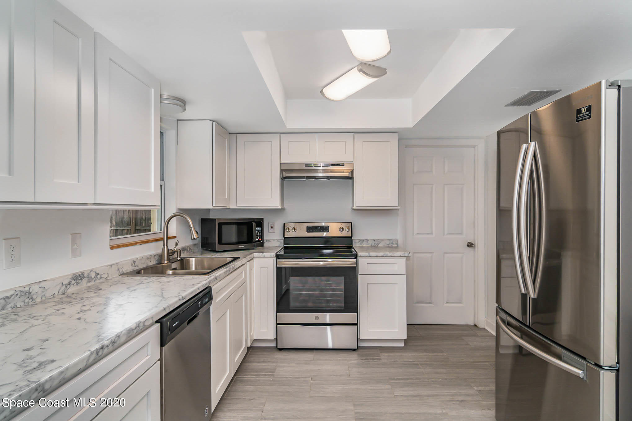 245 Monaco Road West Melbourne, FL 32904 - Photo 11 of 24 Kitchen