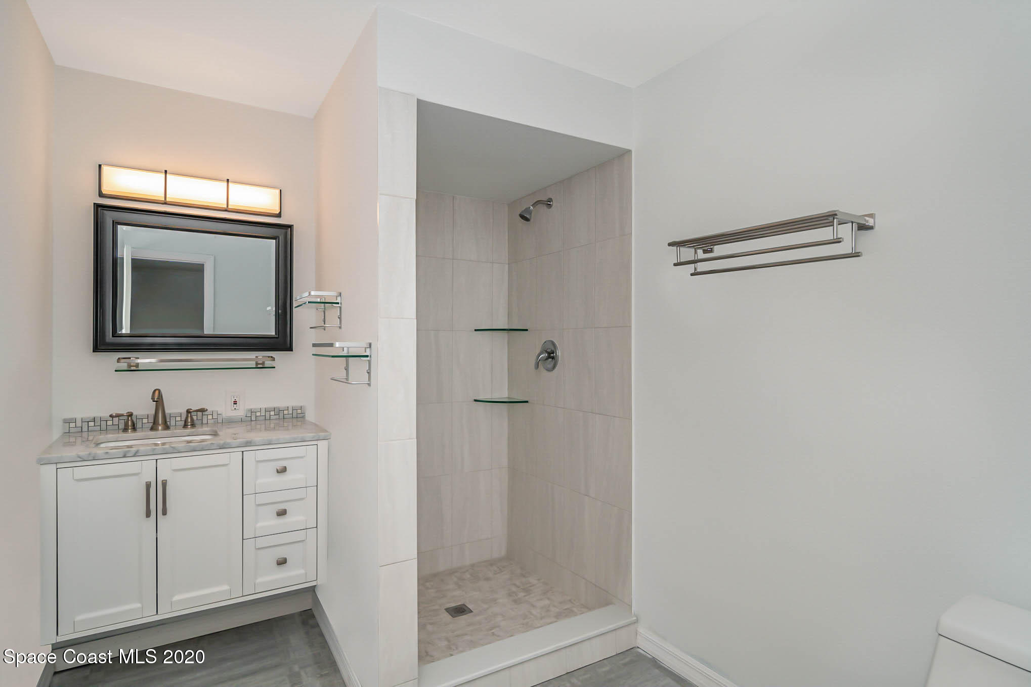 245 Monaco Road West Melbourne, FL 32904 - Photo 16 of 24 Primary Bath