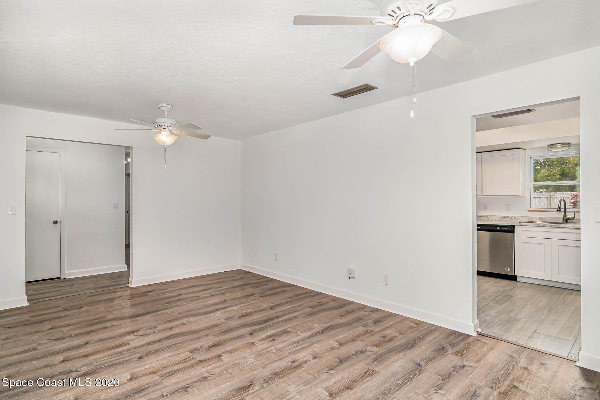 245 Monaco Road West Melbourne, FL 32904 - Photo 6 of 24 Living