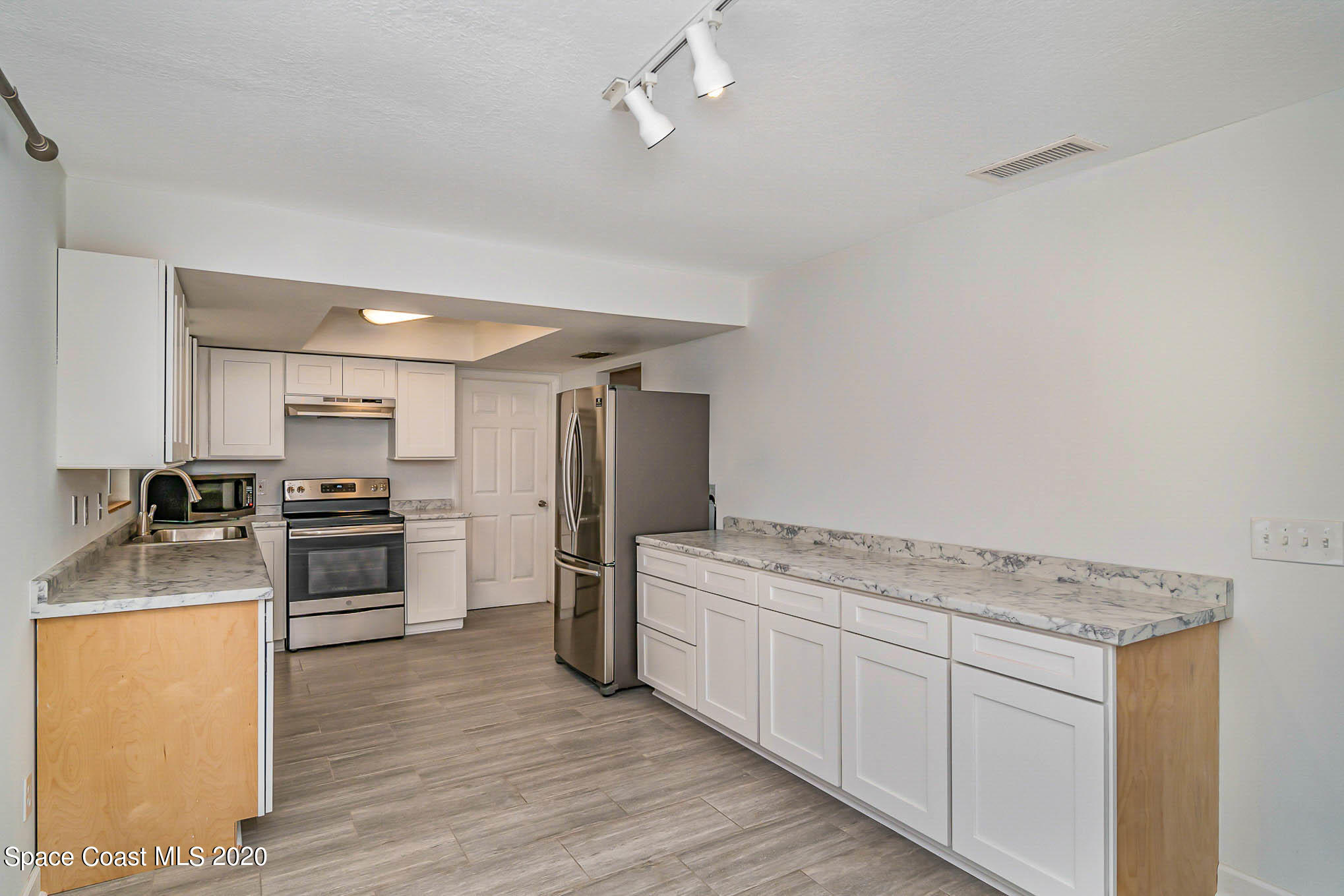 245 Monaco Road West Melbourne, FL 32904 - Photo 8 of 24 Kitchen